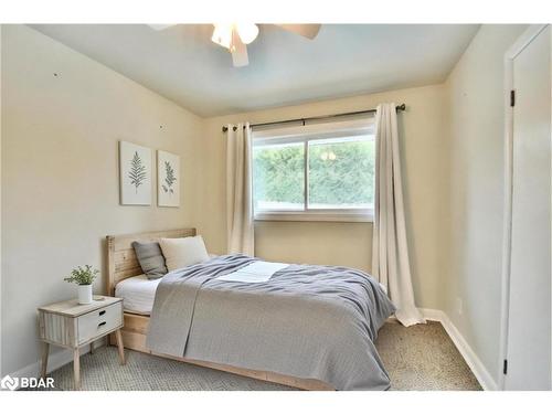 5 Creswick Court, Barrie, ON - Indoor Photo Showing Bedroom