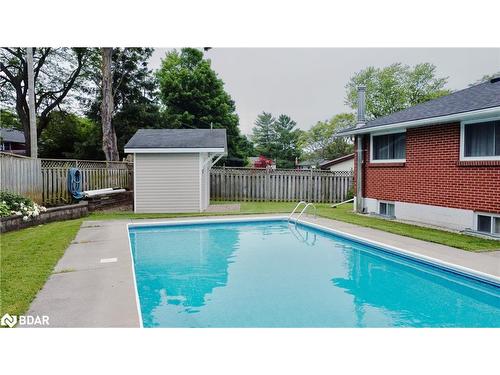 5 Creswick Court, Barrie, ON - Outdoor With In Ground Pool