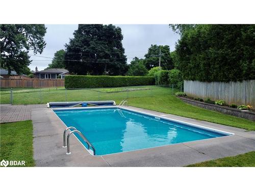 5 Creswick Court, Barrie, ON - Outdoor With In Ground Pool With Backyard