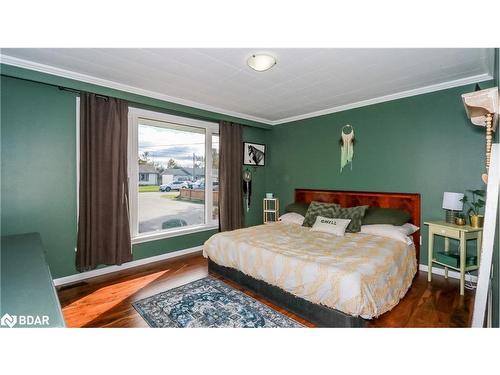 2208 Willard Avenue, Innisfil, ON - Indoor Photo Showing Bedroom