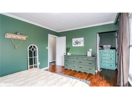 2208 Willard Avenue, Innisfil, ON - Indoor Photo Showing Bedroom