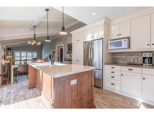 2263 25Th Sideroad, Innisfil, ON - Indoor Photo Showing Kitchen With Upgraded Kitchen