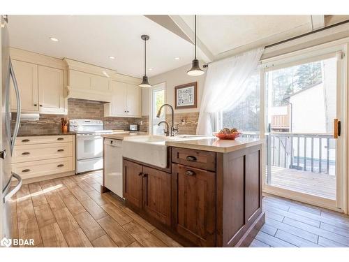 2263 25Th Sideroad, Innisfil, ON - Indoor Photo Showing Kitchen