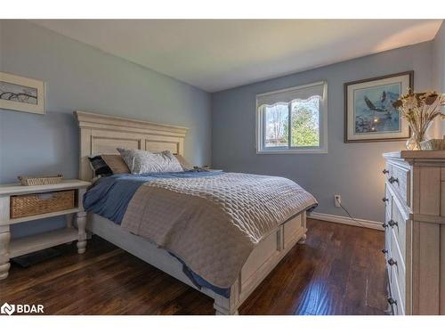 2263 25Th Sideroad, Innisfil, ON - Indoor Photo Showing Bedroom