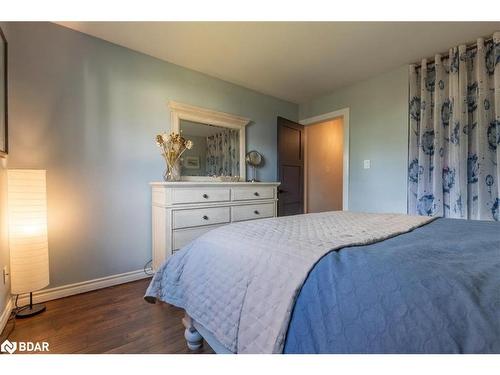 2263 25Th Sideroad, Innisfil, ON - Indoor Photo Showing Bedroom