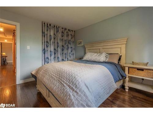 2263 25Th Sideroad, Innisfil, ON - Indoor Photo Showing Bedroom