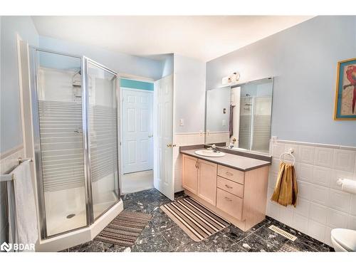 17 Mayfair Drive, Barrie, ON - Indoor Photo Showing Bathroom