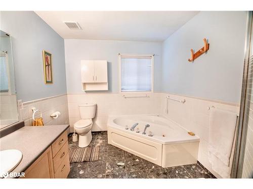 17 Mayfair Drive, Barrie, ON - Indoor Photo Showing Bathroom