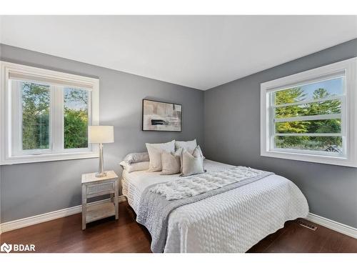 100 Pine Post Road, Keswick, ON - Indoor Photo Showing Bedroom