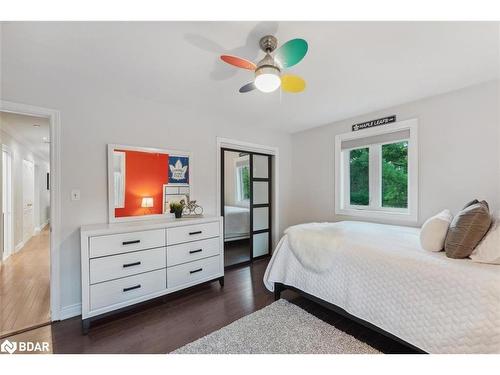 100 Pine Post Road, Keswick, ON - Indoor Photo Showing Bedroom