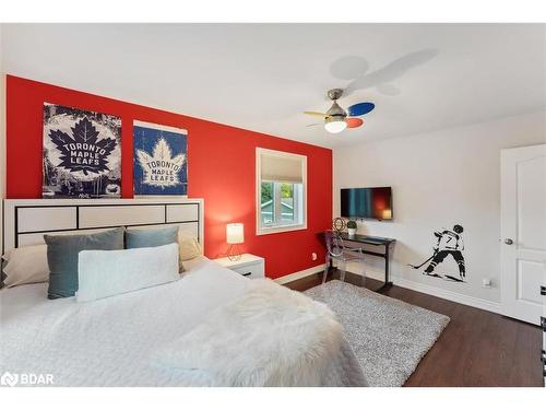 100 Pine Post Road, Keswick, ON - Indoor Photo Showing Bedroom