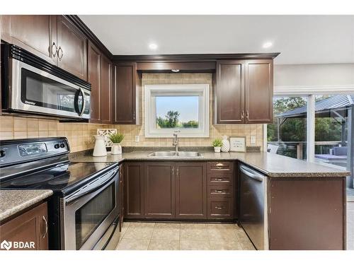 100 Pine Post Road, Keswick, ON - Indoor Photo Showing Kitchen With Double Sink