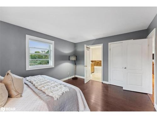 100 Pine Post Road, Keswick, ON - Indoor Photo Showing Bedroom