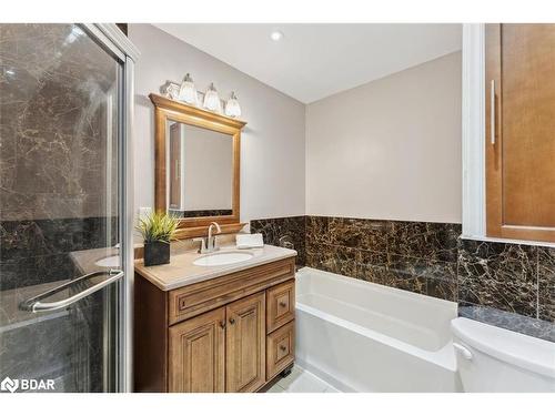 100 Pine Post Road, Keswick, ON - Indoor Photo Showing Bathroom