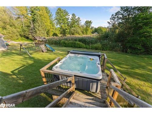 100 Pine Post Road, Keswick, ON - Outdoor With Backyard