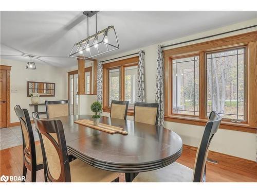 5 Northwood Court, Oro-Medonte, ON - Indoor Photo Showing Dining Room