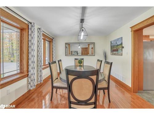 5 Northwood Court, Oro-Medonte, ON - Indoor Photo Showing Dining Room