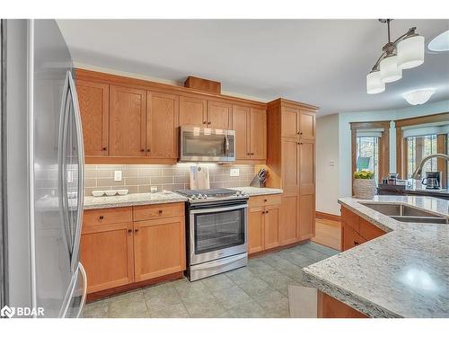 5 Northwood Court, Oro-Medonte, ON - Indoor Photo Showing Kitchen With Double Sink