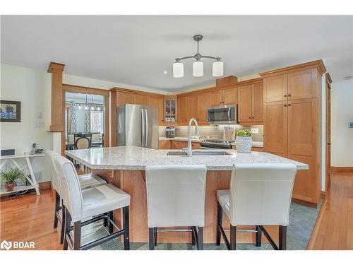 5 Northwood Court, Oro-Medonte, ON - Indoor Photo Showing Kitchen With Stainless Steel Kitchen With Upgraded Kitchen