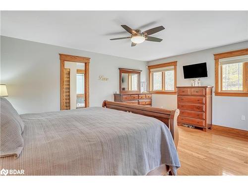 5 Northwood Court, Oro-Medonte, ON - Indoor Photo Showing Bedroom