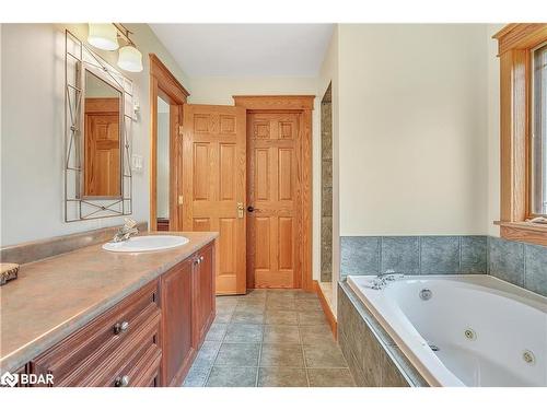 5 Northwood Court, Oro-Medonte, ON - Indoor Photo Showing Bathroom