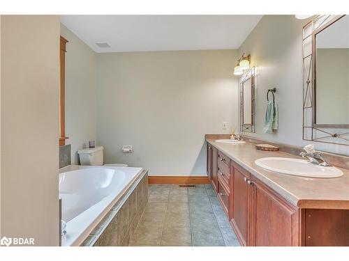 5 Northwood Court, Oro-Medonte, ON - Indoor Photo Showing Bathroom