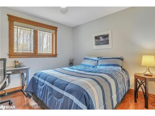 5 Northwood Court, Oro-Medonte, ON - Indoor Photo Showing Bedroom