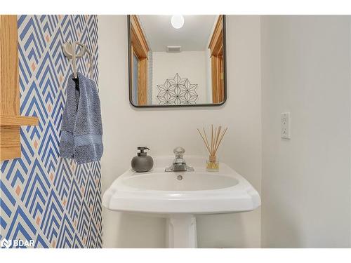 5 Northwood Court, Oro-Medonte, ON - Indoor Photo Showing Bathroom