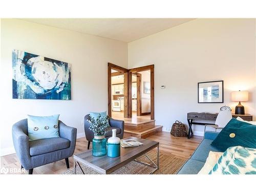 90 Edgewater Road, Wasaga Beach, ON - Indoor Photo Showing Living Room