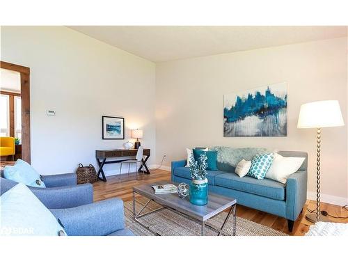 90 Edgewater Road, Wasaga Beach, ON - Indoor Photo Showing Living Room