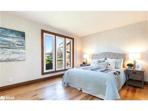 90 Edgewater Road, Wasaga Beach, ON - Indoor Photo Showing Bedroom