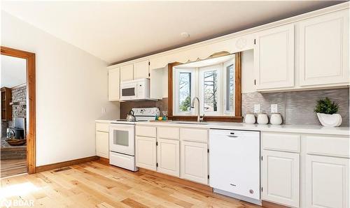 90 Edgewater Road, Wasaga Beach, ON - Indoor Photo Showing Kitchen