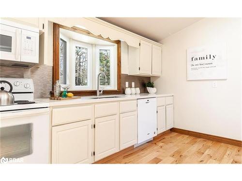 90 Edgewater Road, Wasaga Beach, ON - Indoor Photo Showing Kitchen