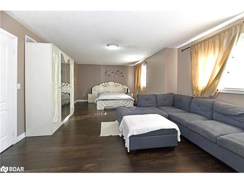 17 Via Romano Way, Brampton, ON - Indoor Photo Showing Living Room