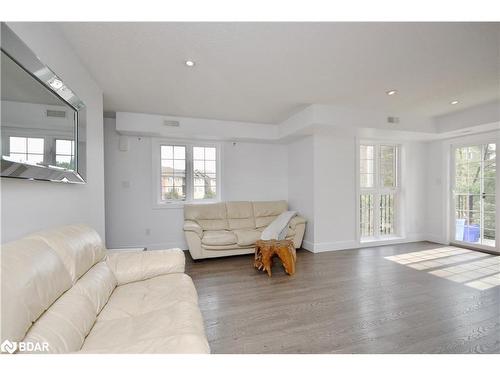 6-51 Ferndale Drive S, Barrie, ON - Indoor Photo Showing Living Room