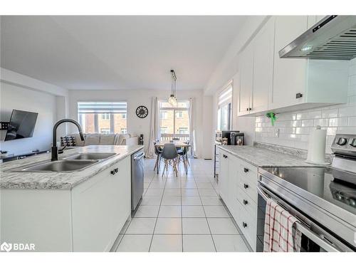 2252 Grainger Loop, Innisfil, ON - Indoor Photo Showing Kitchen With Double Sink With Upgraded Kitchen