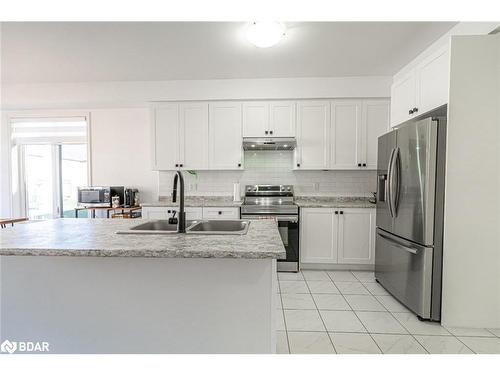 2252 Grainger Loop, Innisfil, ON - Indoor Photo Showing Kitchen With Stainless Steel Kitchen With Double Sink With Upgraded Kitchen