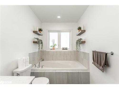 2252 Grainger Loop, Innisfil, ON - Indoor Photo Showing Bathroom