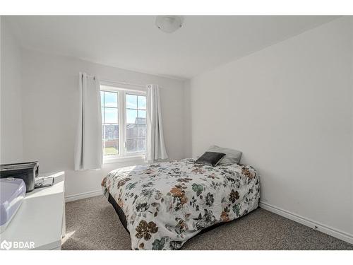 2252 Grainger Loop, Innisfil, ON - Indoor Photo Showing Bedroom