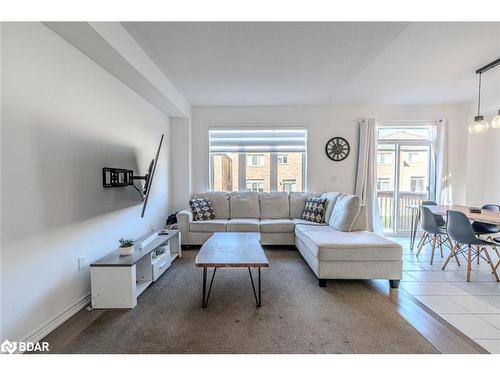 2252 Grainger Loop, Innisfil, ON - Indoor Photo Showing Living Room