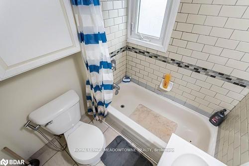 77 Province Street N, Hamilton, ON - Indoor Photo Showing Bathroom