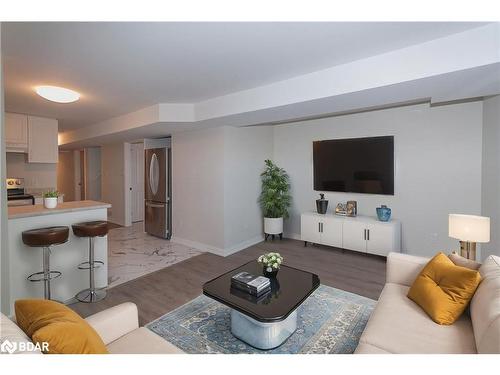 43 Charlbrook Avenue, Barrie, ON - Indoor Photo Showing Living Room