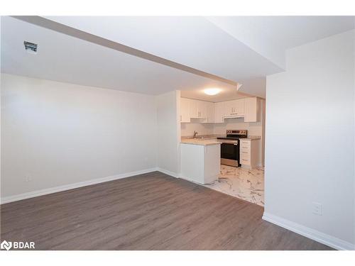 43 Charlbrook Avenue, Barrie, ON - Indoor Photo Showing Kitchen