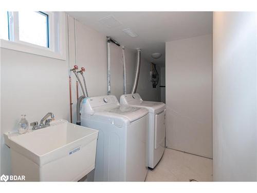 43 Charlbrook Avenue, Barrie, ON - Indoor Photo Showing Laundry Room