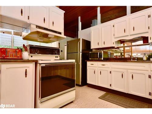 1166 Gill Road, Midhurst, ON - Indoor Photo Showing Kitchen