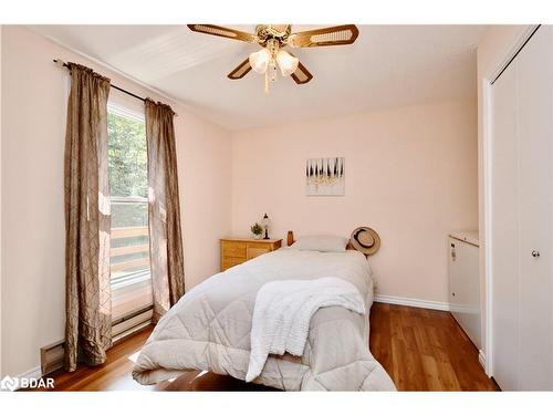 1166 Gill Road, Midhurst, ON - Indoor Photo Showing Bedroom