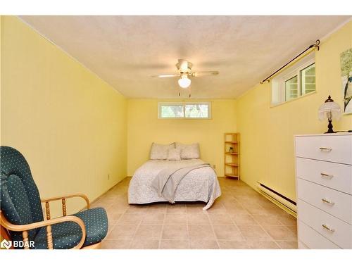 1166 Gill Road, Midhurst, ON - Indoor Photo Showing Bedroom