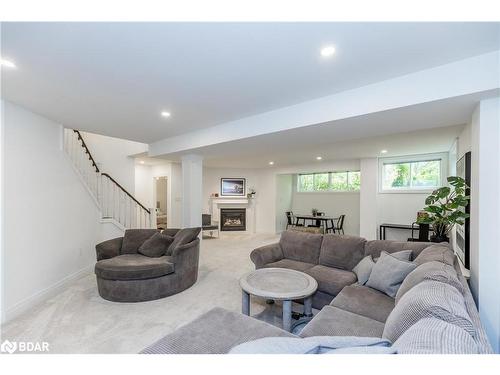 268 Dock Road, Barrie, ON - Indoor Photo Showing Living Room