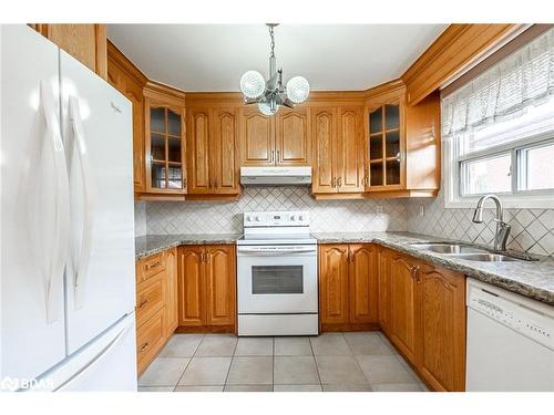 50 St Andrews Boulevard, Toronto, ON - Indoor Photo Showing Kitchen With Double Sink