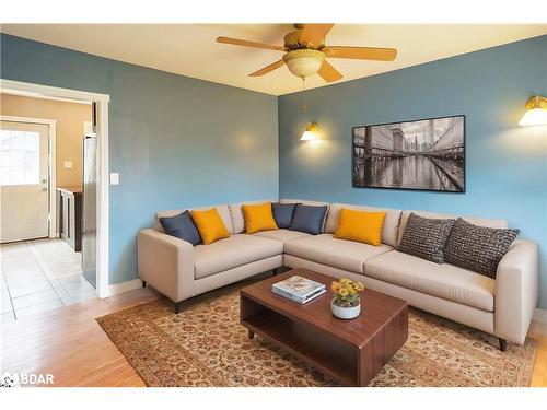 539 Bruce Avenue, Greater Sudbury, ON - Indoor Photo Showing Living Room